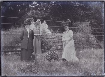 Suffragettes Millicent Fawcett, Mary Blathwayt And Dr. Mary Morris 