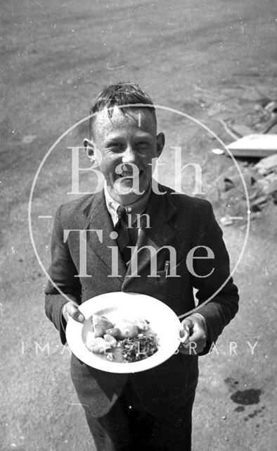 Eat and be happy, during wartime in Bath 1942