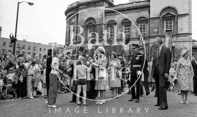 The Queen on walkabout outside the Guildhall, Bath 1977