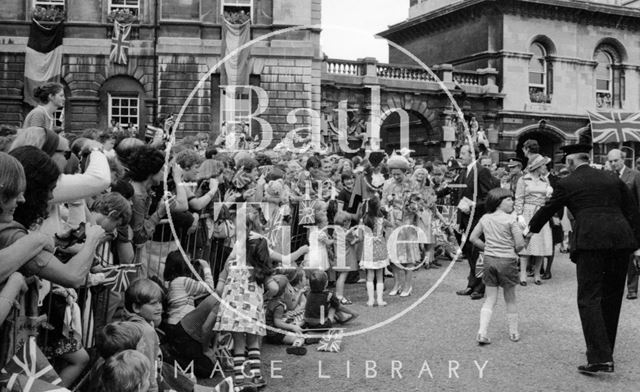 The Queen on walkabout outside the Guildhall, Bath 1977