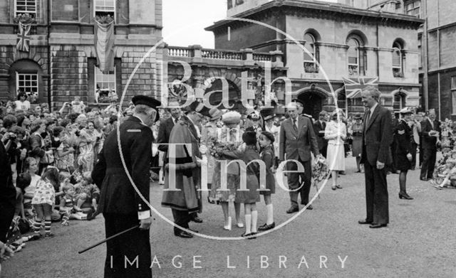 The Queen on walkabout outside the Guildhall, Bath 1977