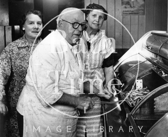 Frank Meredith and staff at his Holloway Fish & Chip Saloon, Bath c.1962