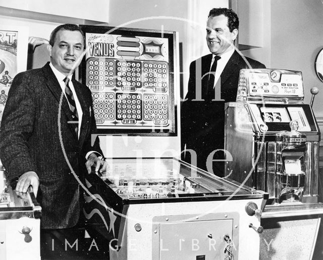 American gaming machine expert Edward J. Drynski (left) and Peter Simper 1963