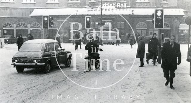 Commuters arriving a Bath Spa Station faced a slow trek along snowy pavements to reach their offices 1982