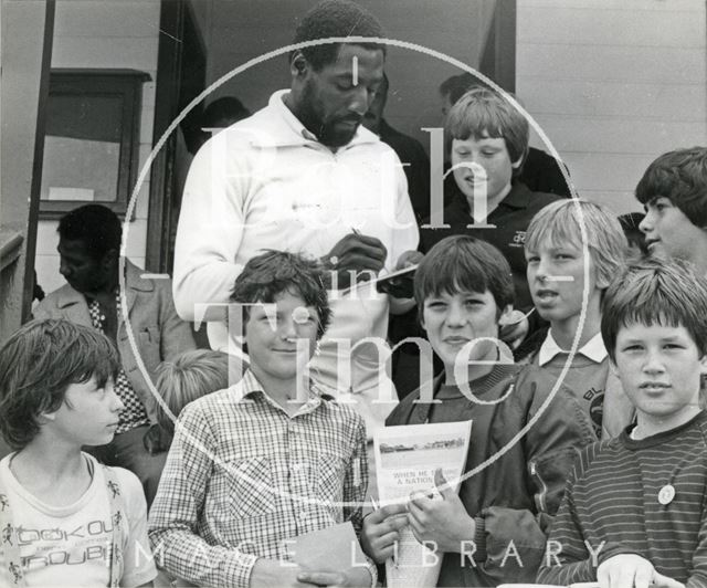 Viv Richards signing autographs for young cricket enthusiasts 1982