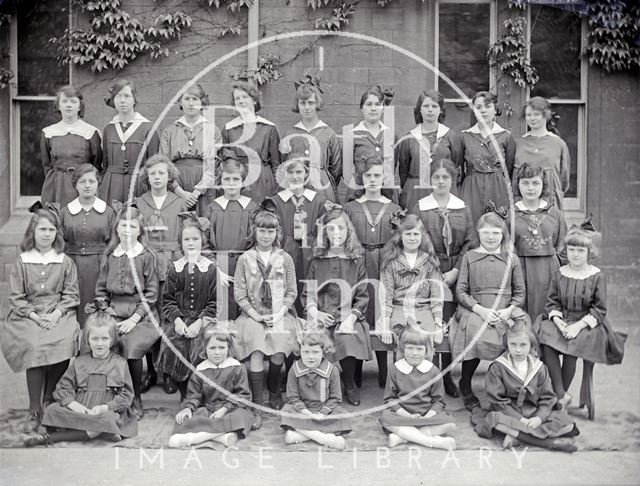 Girls school class group photograph c.1910