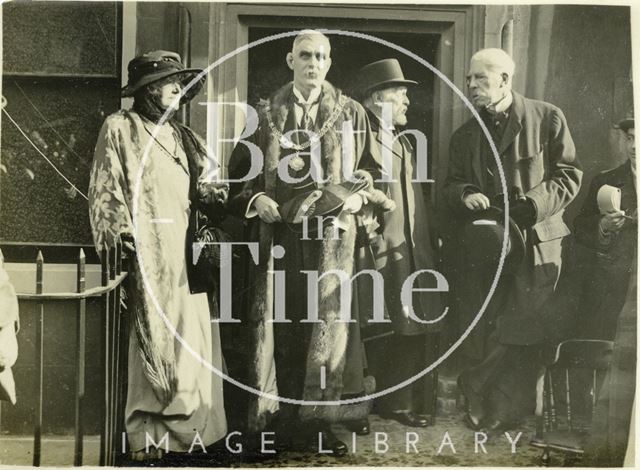 Mayor White and Ellen Terry outside 32, The Paragon, former home of Sarah Siddons, Bath 1922