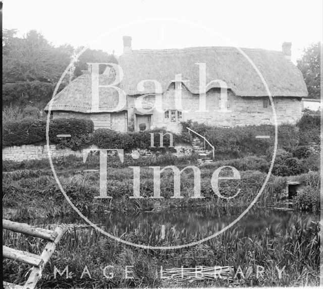 Country cottage with thatched roof at Fisherton de la Mere in the Wylye Valley, Wiltshire c.1905