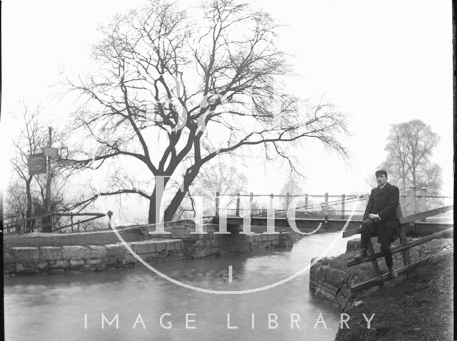 The swing bridge, Kennet and Avon Canal, Bathampton c.1920