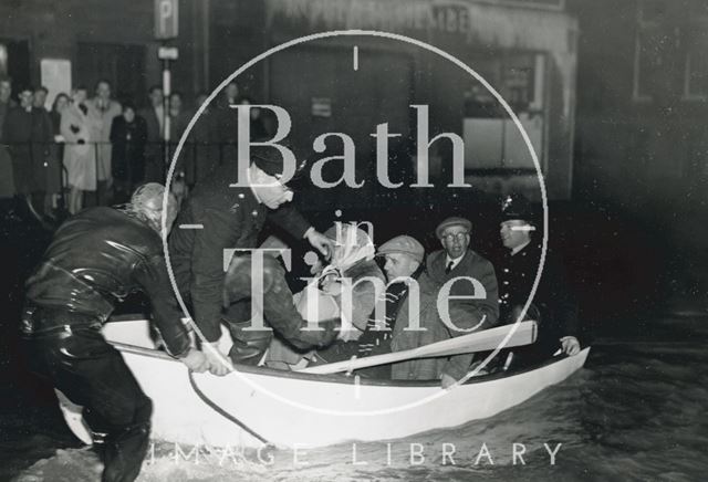 Evacuation from the Forum by boat, Bath 1960