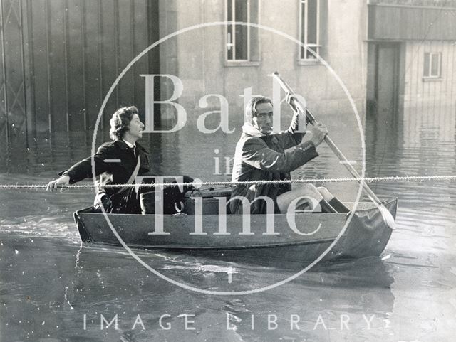 An impromptu rope ferry during Baths flood 1960