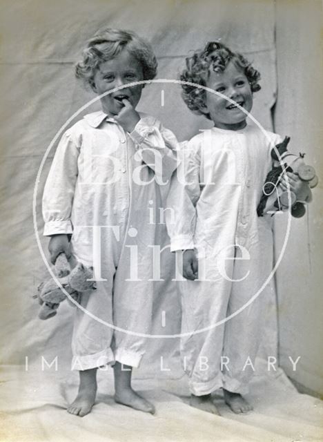 The photographers twin boys aged 3 1914