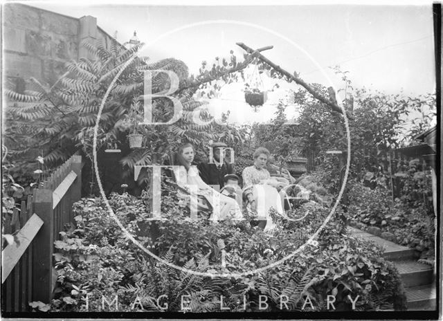 An unidentified group of people c.1910