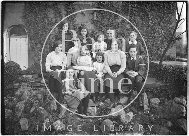 An unidentified group of people, Bath 1915