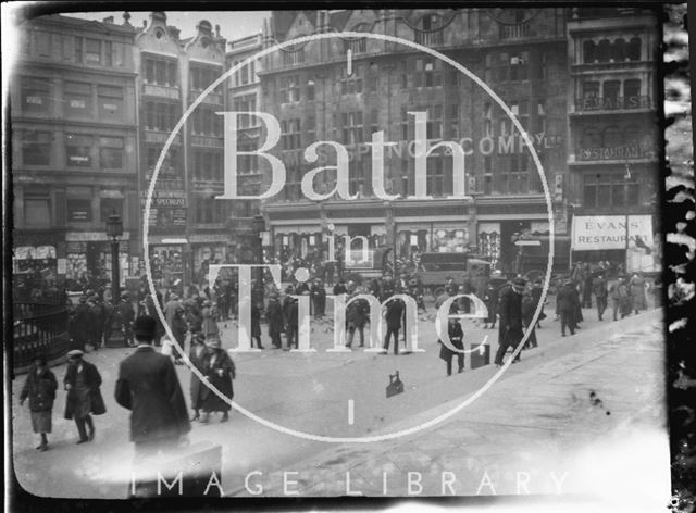 Piccadilly Circus, London c.1920