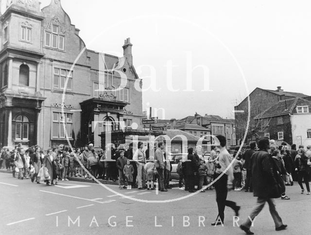 An extended queue for the Beau Nash cinema, Westgate Street, Bath 1990