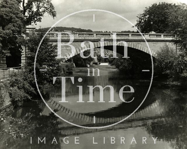 North Parade Bridge, with Pulteney Bridge just visible behind, Bath c.1950