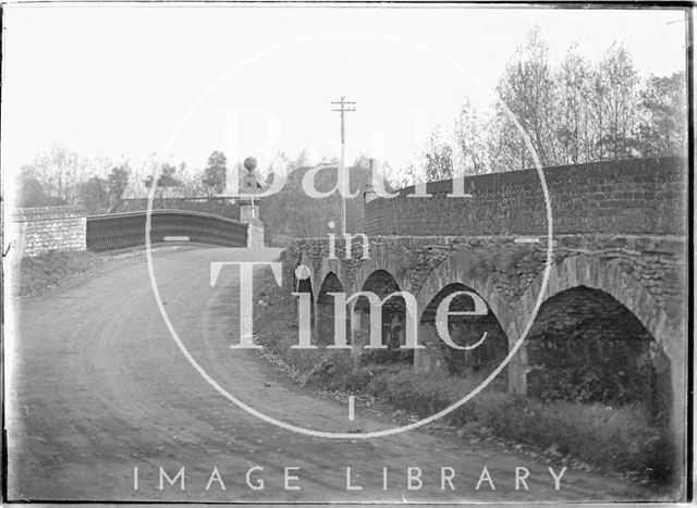 The Maud Heath Causeway, Bremhill near Chippenham, Wiltshire c.1930