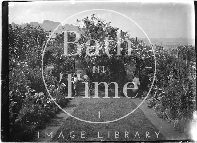 The back garden of 32, Sydney Buildings, Bath c.1915