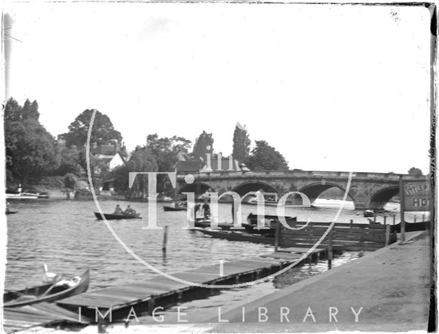 A bridge on the Thames at Henley-on-Thames, Oxfordshire c.1920