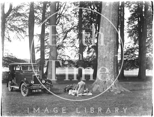 The photographer's car a wife Violet c.1906