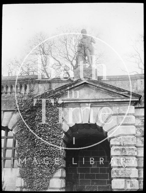 Statue and alcove, thought to be Prior Park, Bath c.1905