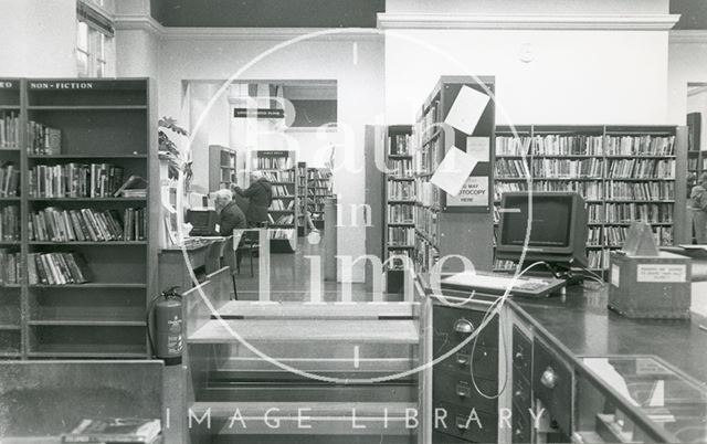 Bath Municipal Lending Library, Bridge Street - reception and enquiry desk 1990 prior to move to podium