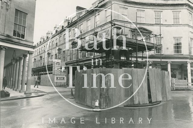 Removing the Mineral Water Fountain from Stall Street, Bath 1988