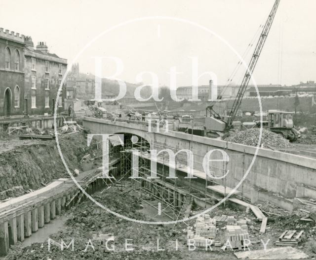 Constructing the new Widcombe Bridge, Bath 1974