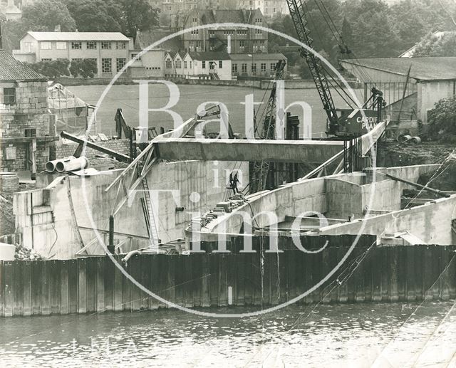 The construction of the flood barriers at the new weir at Pulteney Bridge, Bath c.1968