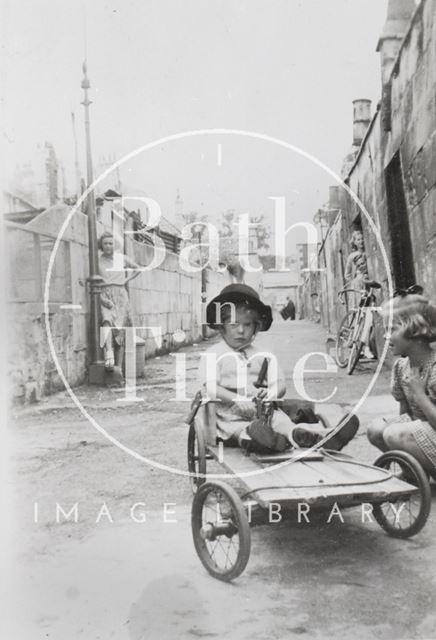 Children playing in the alley behind Dafford Street, Larkhall, Bath 1952