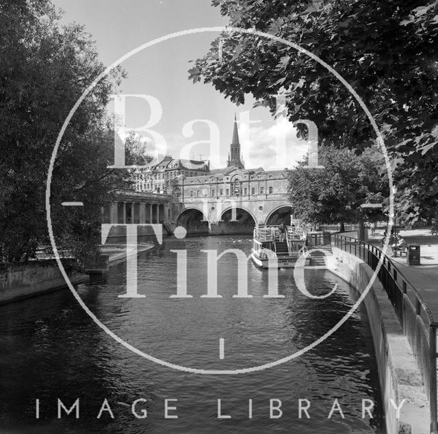 The classic front of Pulteney Bridge, Bath c.1990