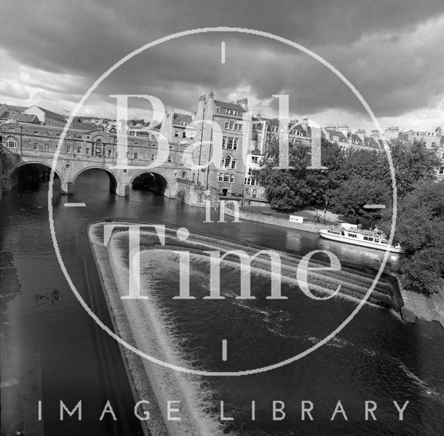 Pulteney Bridge and weir from Grand Parade, Bath c.1990