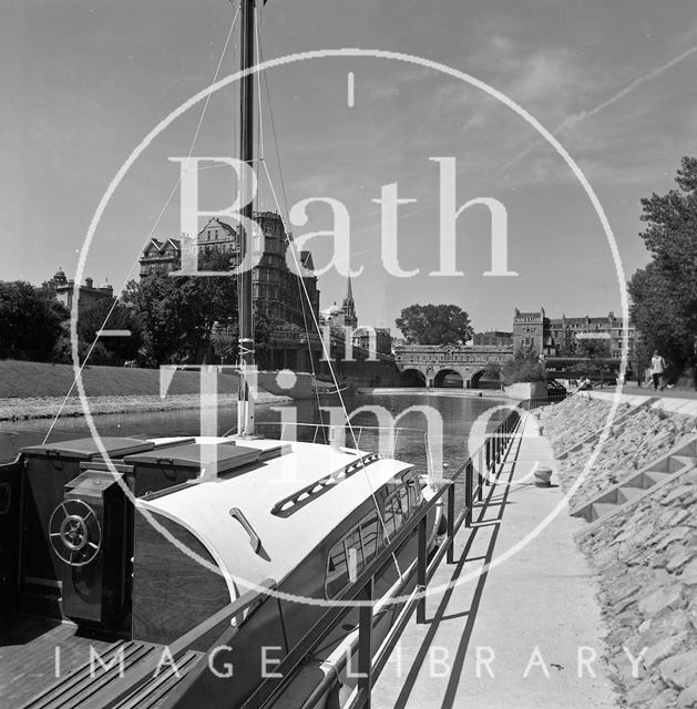 The river and weir at Pulteney Bridge with the Empire Hotel, Bath to the left c.1977