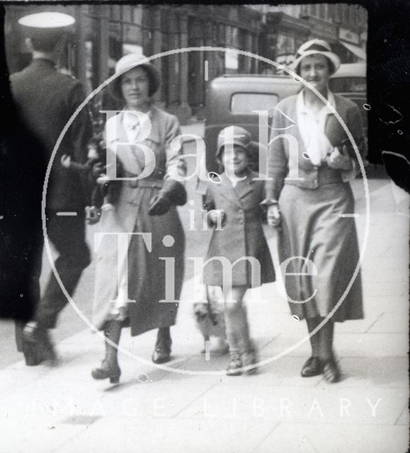 Walking down Milsom Street, Bath c.1920