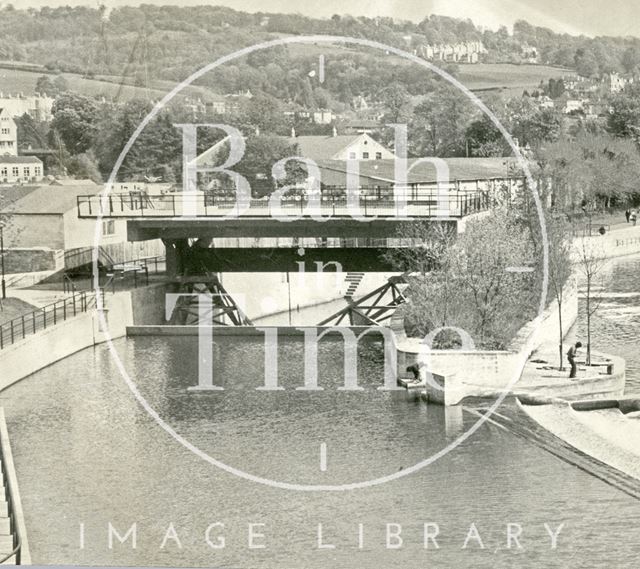 The Pulteney sluice and platform, Bath 1973