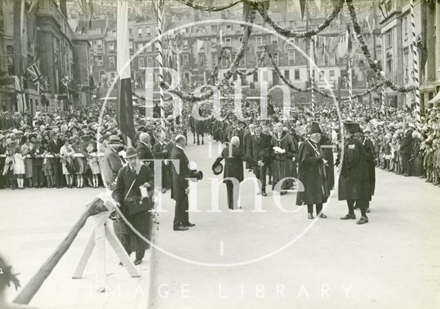 The Marquess of Bath removing the tolls at Cleveland Bridge, Bath 1929