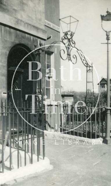 Overthrow lampholder, 1, Widcombe Crescent, Bath c.1920