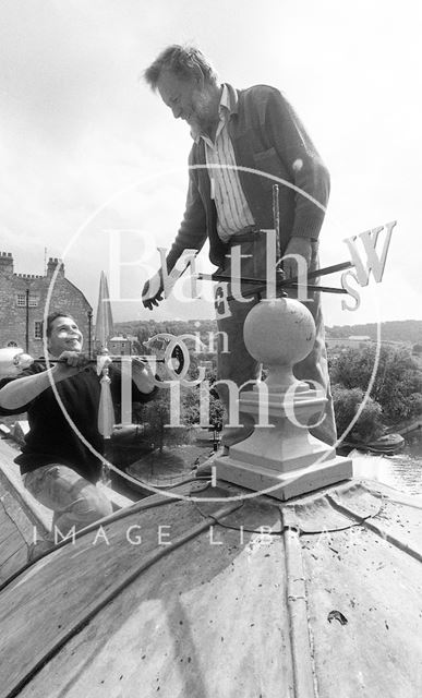 Affixing the weather vane on Pulteney Bridge, Bath 1992