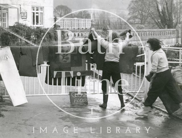 The Bathampton Toll Bridge, closed due to the floods of 1960