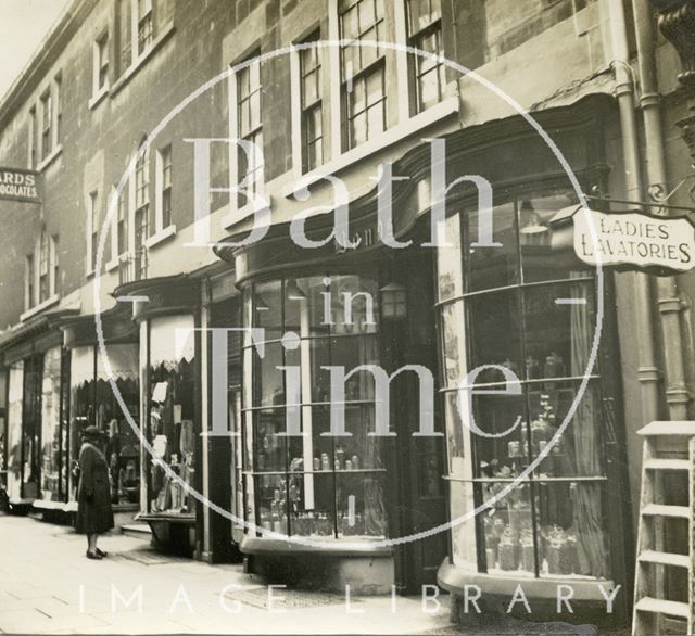 Georgian bow fronted shop windows, 6 to 8, Old Bond Street, Bath c.1945