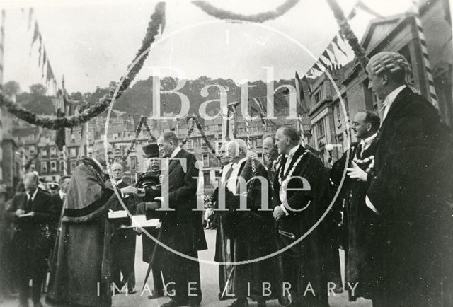 Lord Bath freeing Cleveland Bridge from tolls, Bath 1929