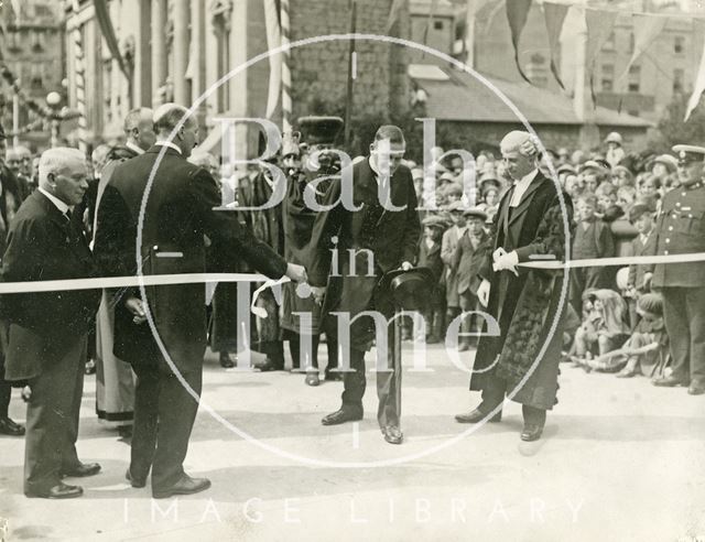 Lord Bath freeing Cleveland Bridge from tolls, Bath 1929