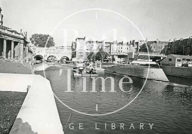 The construction of the flood defence scheme at Pulteney weir, Bath 1972