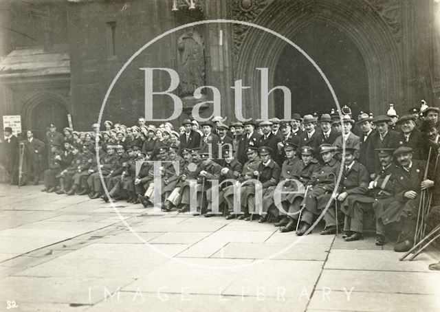 Gathering of WWI soldiers in front of Bath Abbey west door c.1918?