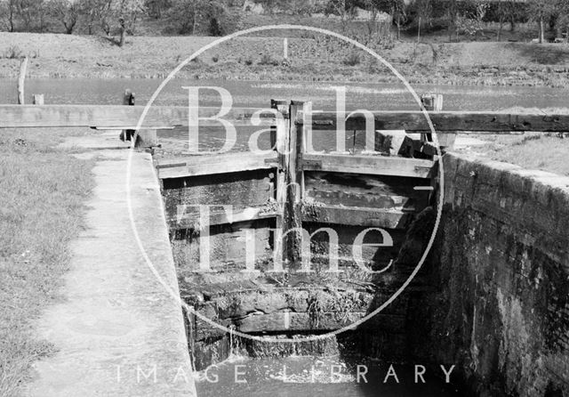 Downstream face of head gates of Abbey View Lock, Bathwick, Bath 1956