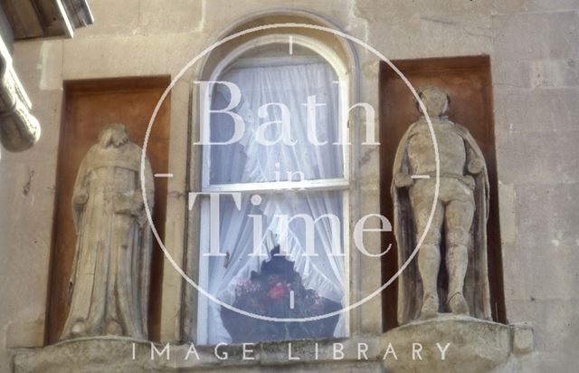 Statues beside first floor window, 8, Bath Street, Bath 1985