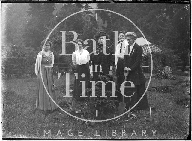 Suffragettes Annie and Kitty Kenney, Florence Haig, Mary Blathwayt and Marion Wallace-Dunlop 1910